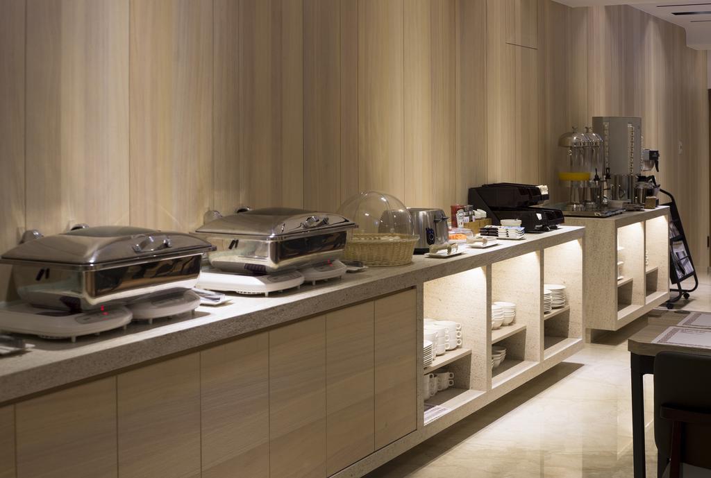 Noble Hotel Taipei Bagian luar foto