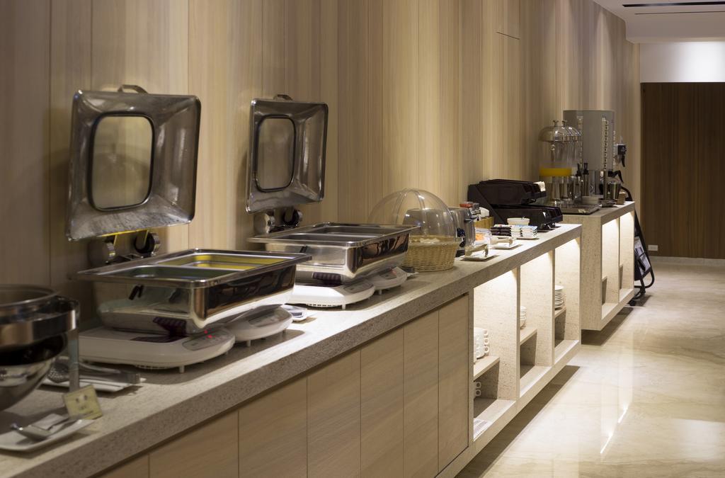 Noble Hotel Taipei Bagian luar foto