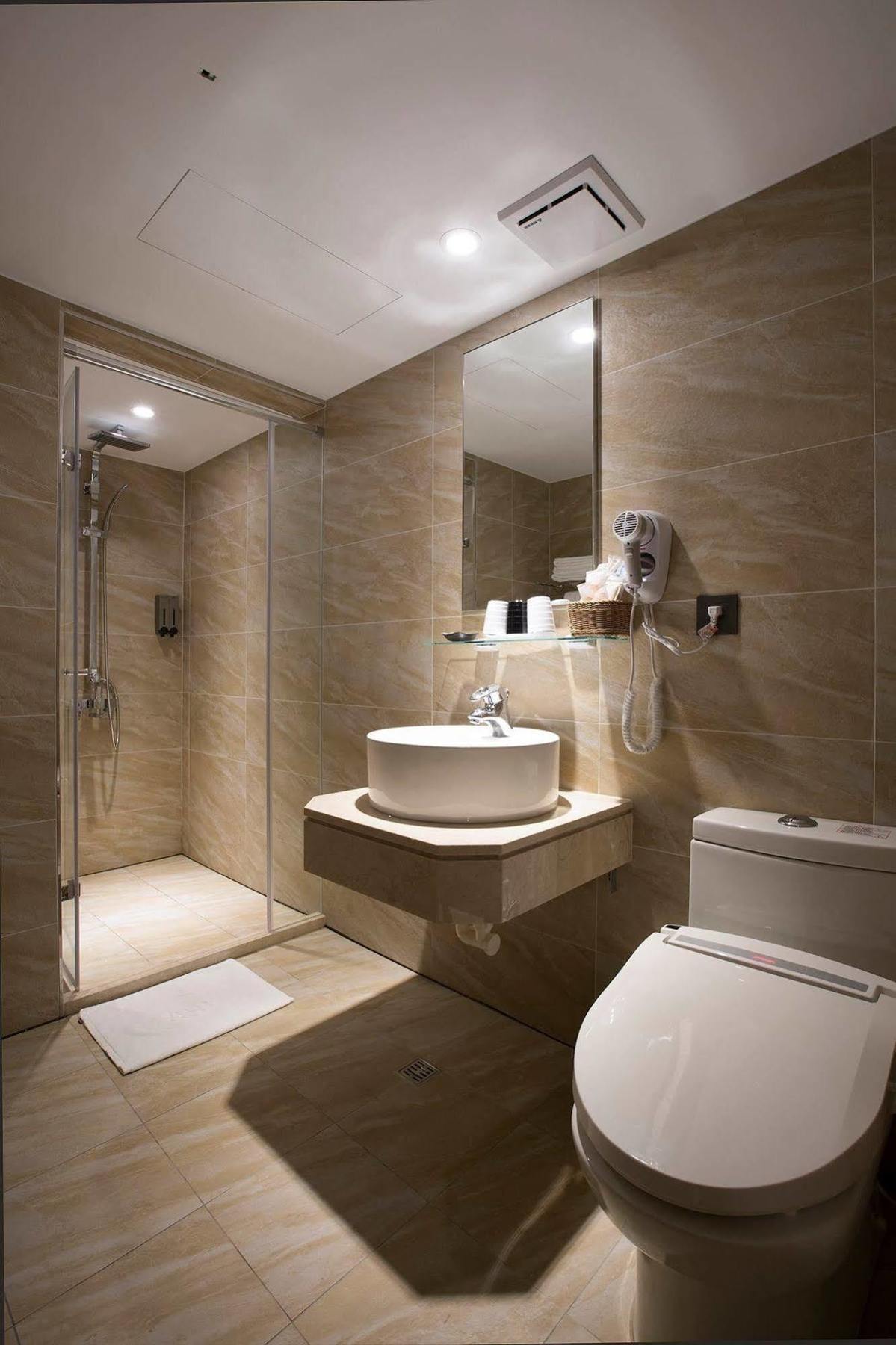 Noble Hotel Taipei Bagian luar foto
