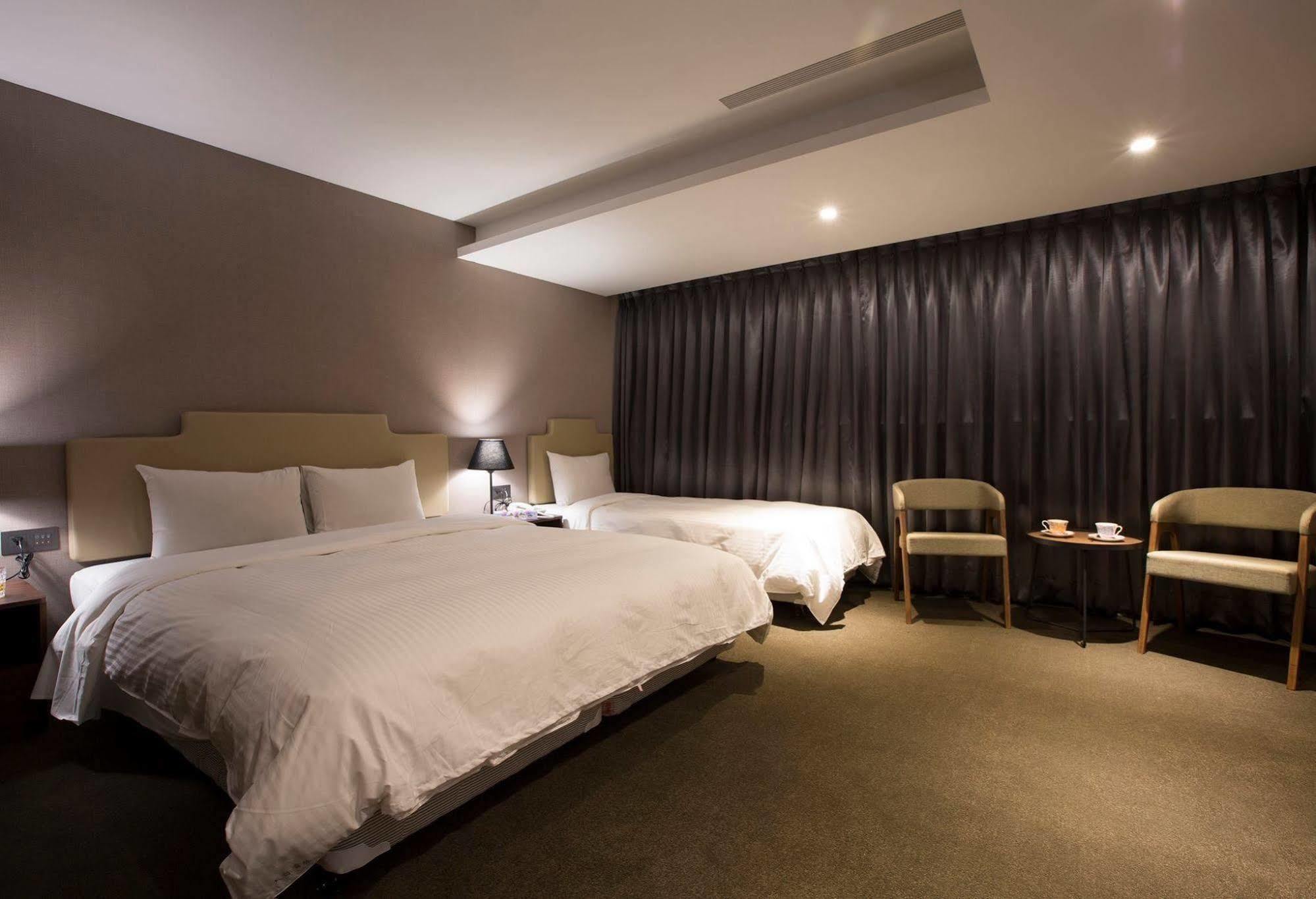 Noble Hotel Taipei Bagian luar foto
