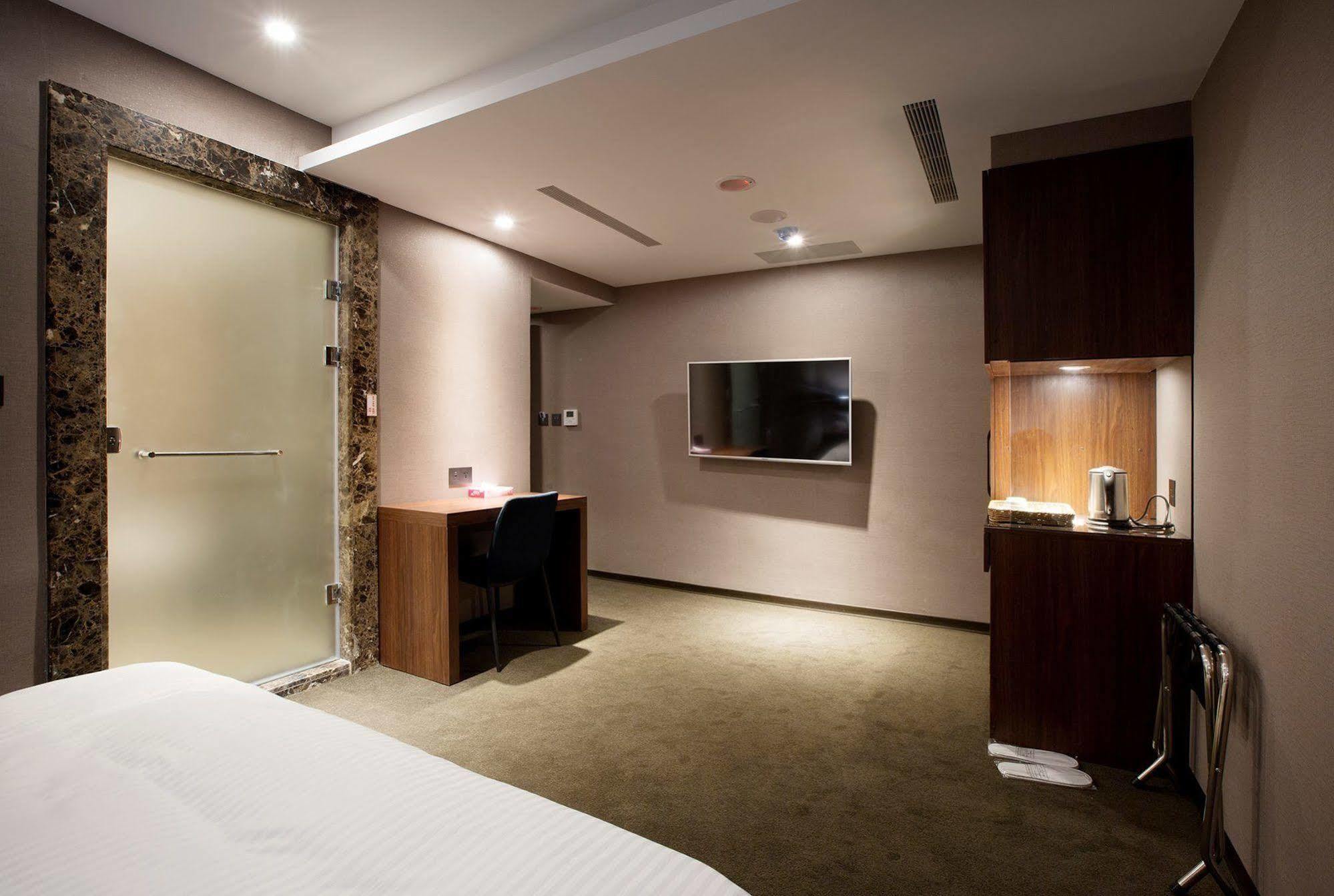 Noble Hotel Taipei Bagian luar foto