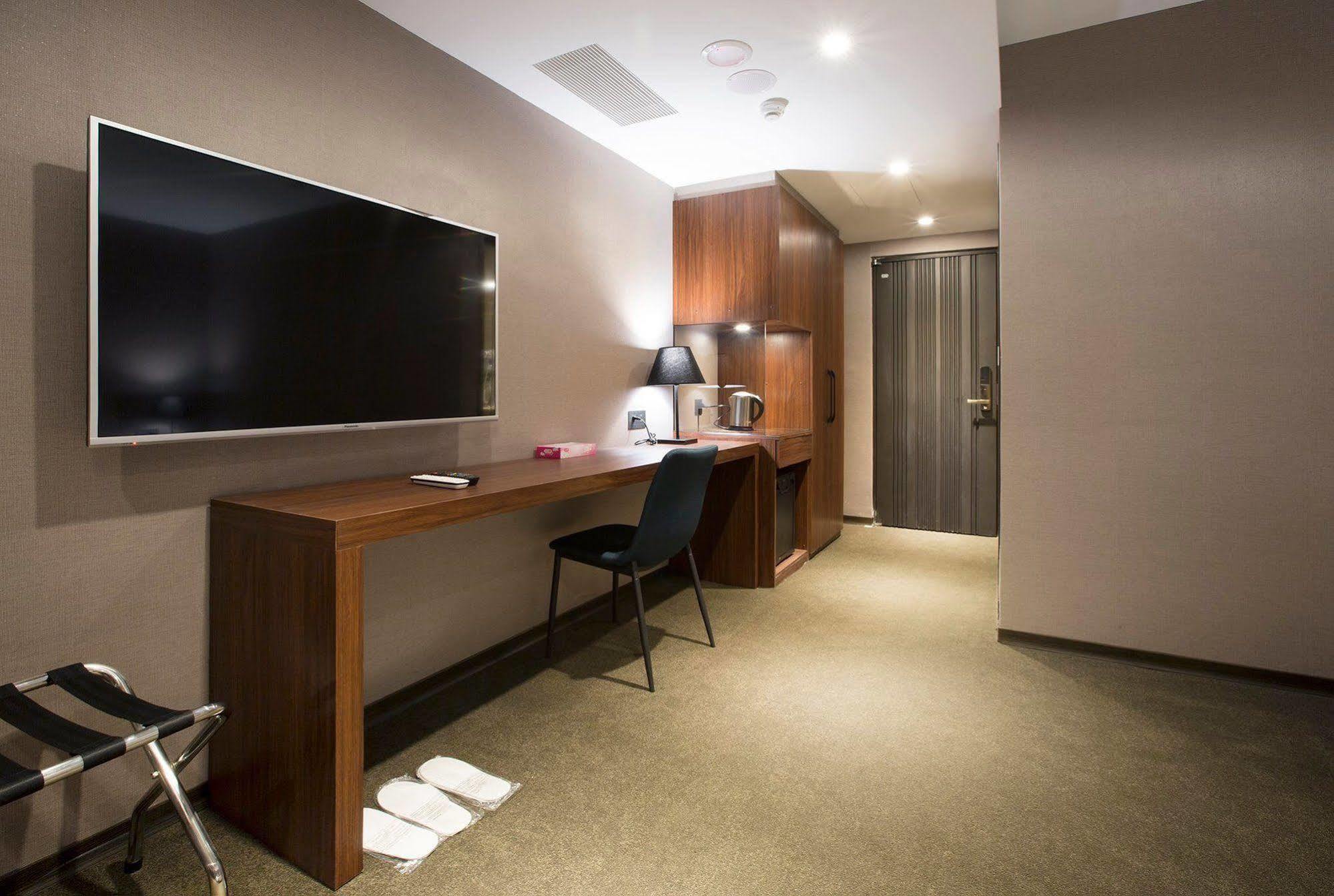 Noble Hotel Taipei Bagian luar foto