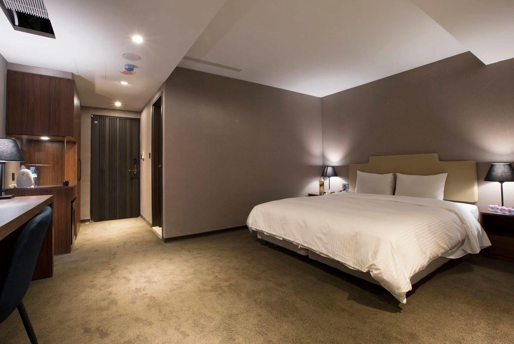 Noble Hotel Taipei Bagian luar foto