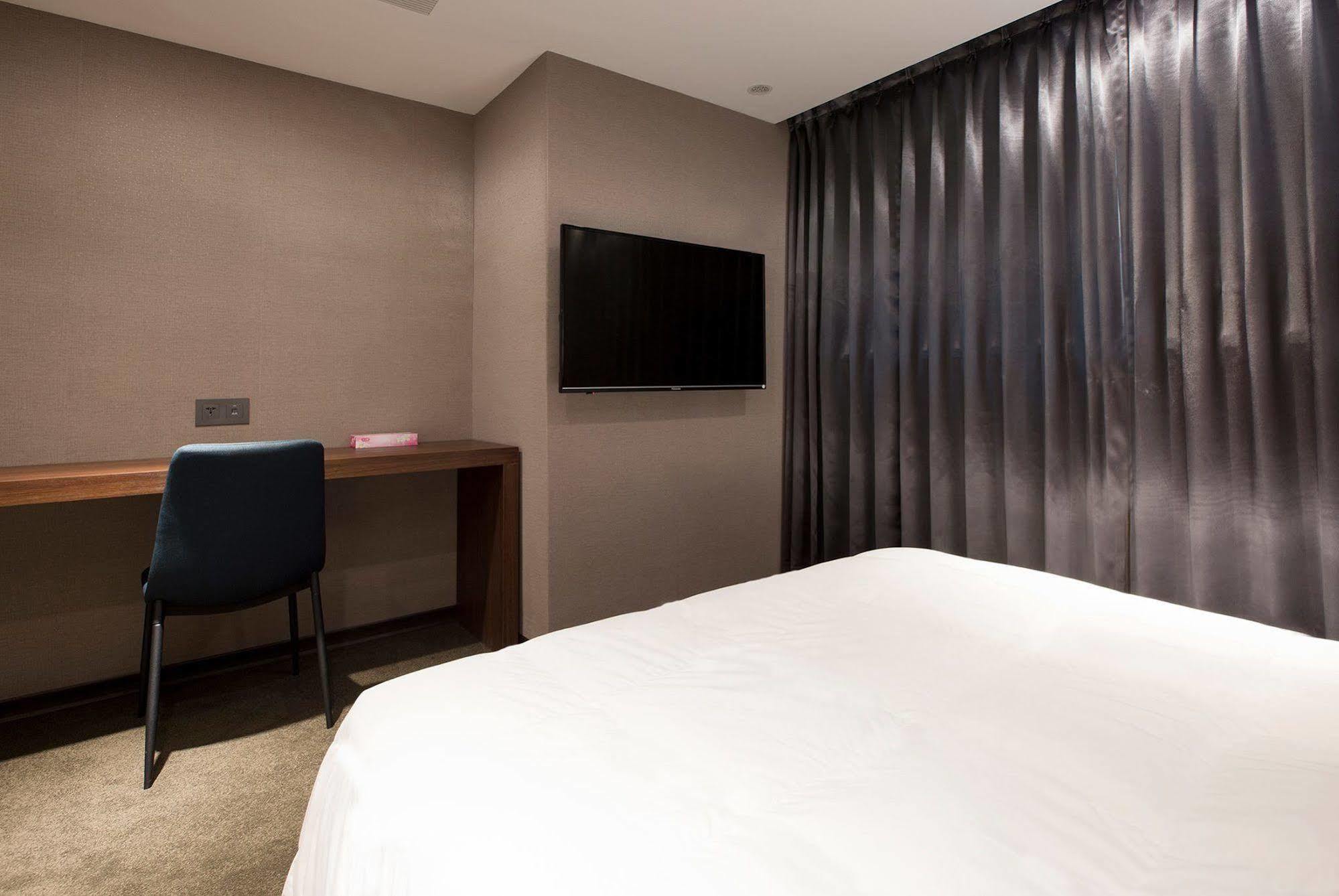 Noble Hotel Taipei Bagian luar foto