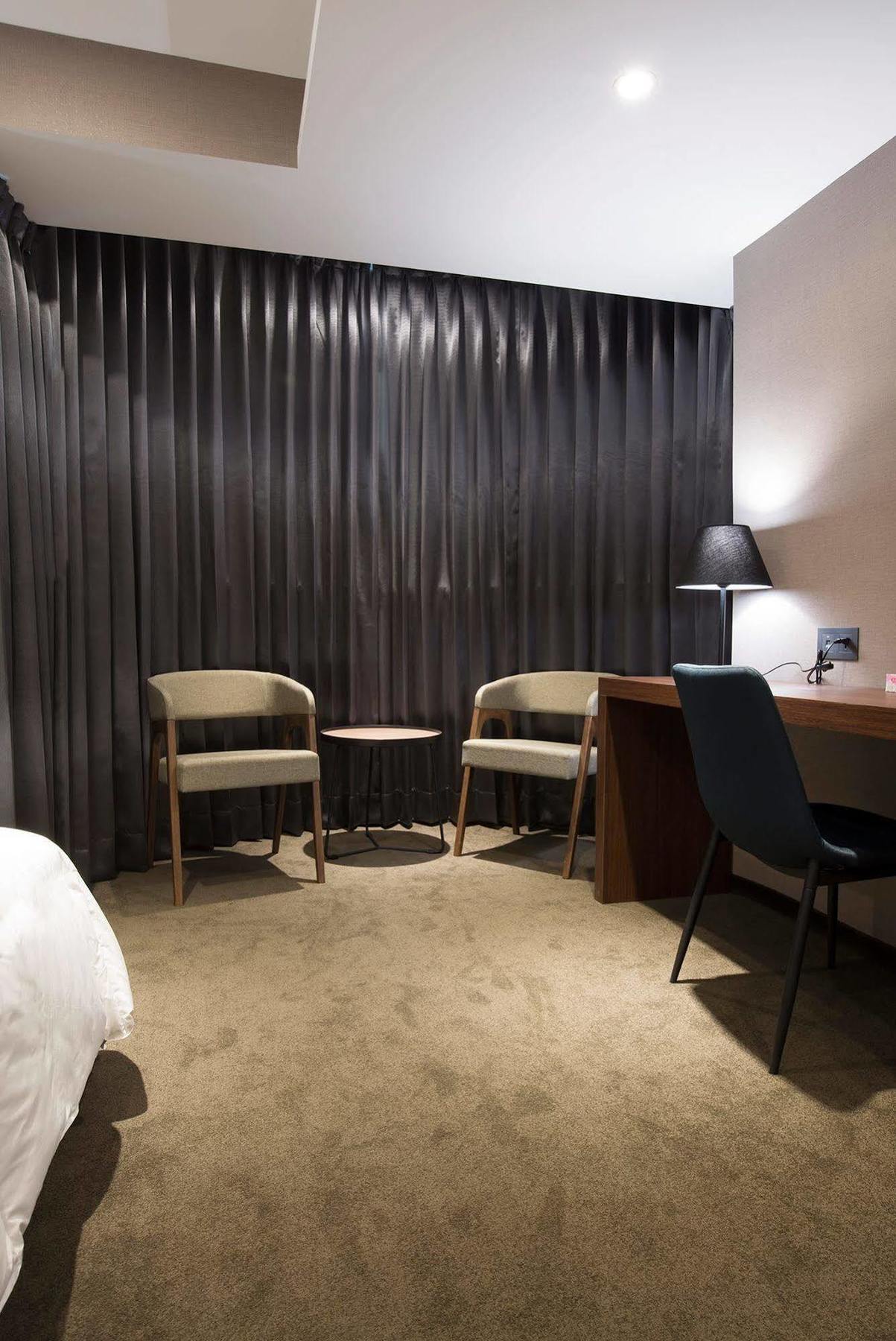 Noble Hotel Taipei Bagian luar foto