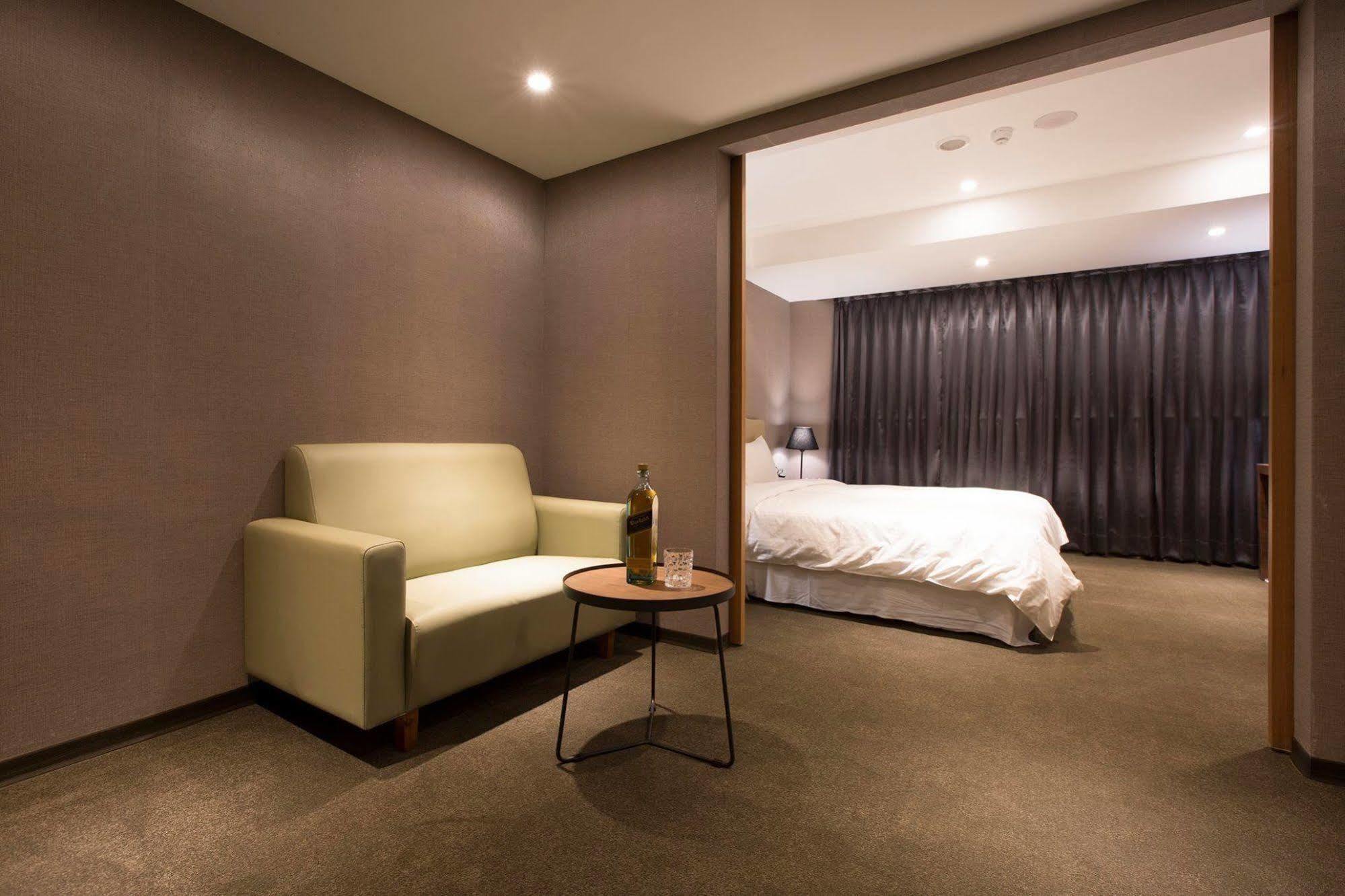 Noble Hotel Taipei Bagian luar foto