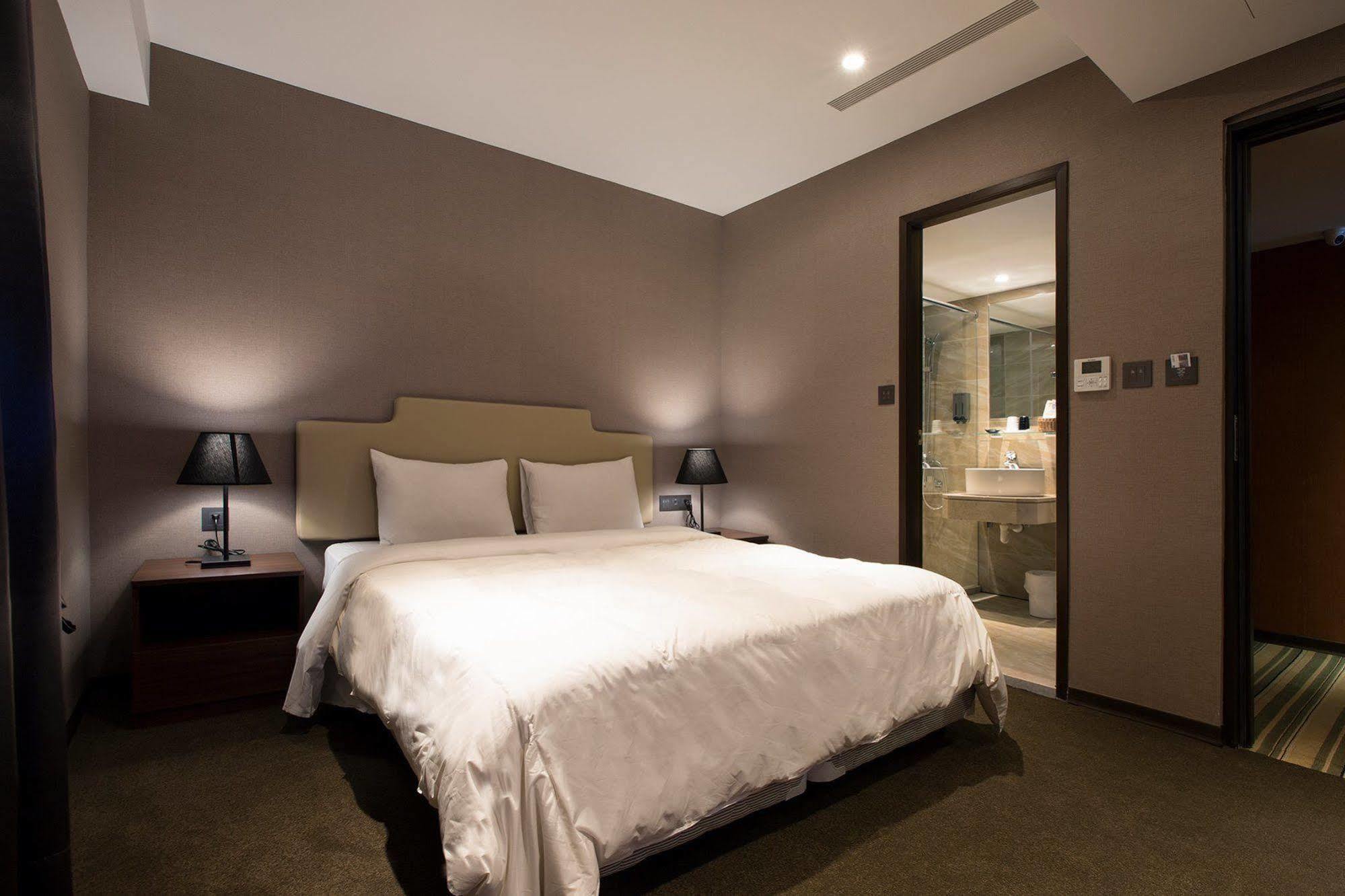 Noble Hotel Taipei Bagian luar foto