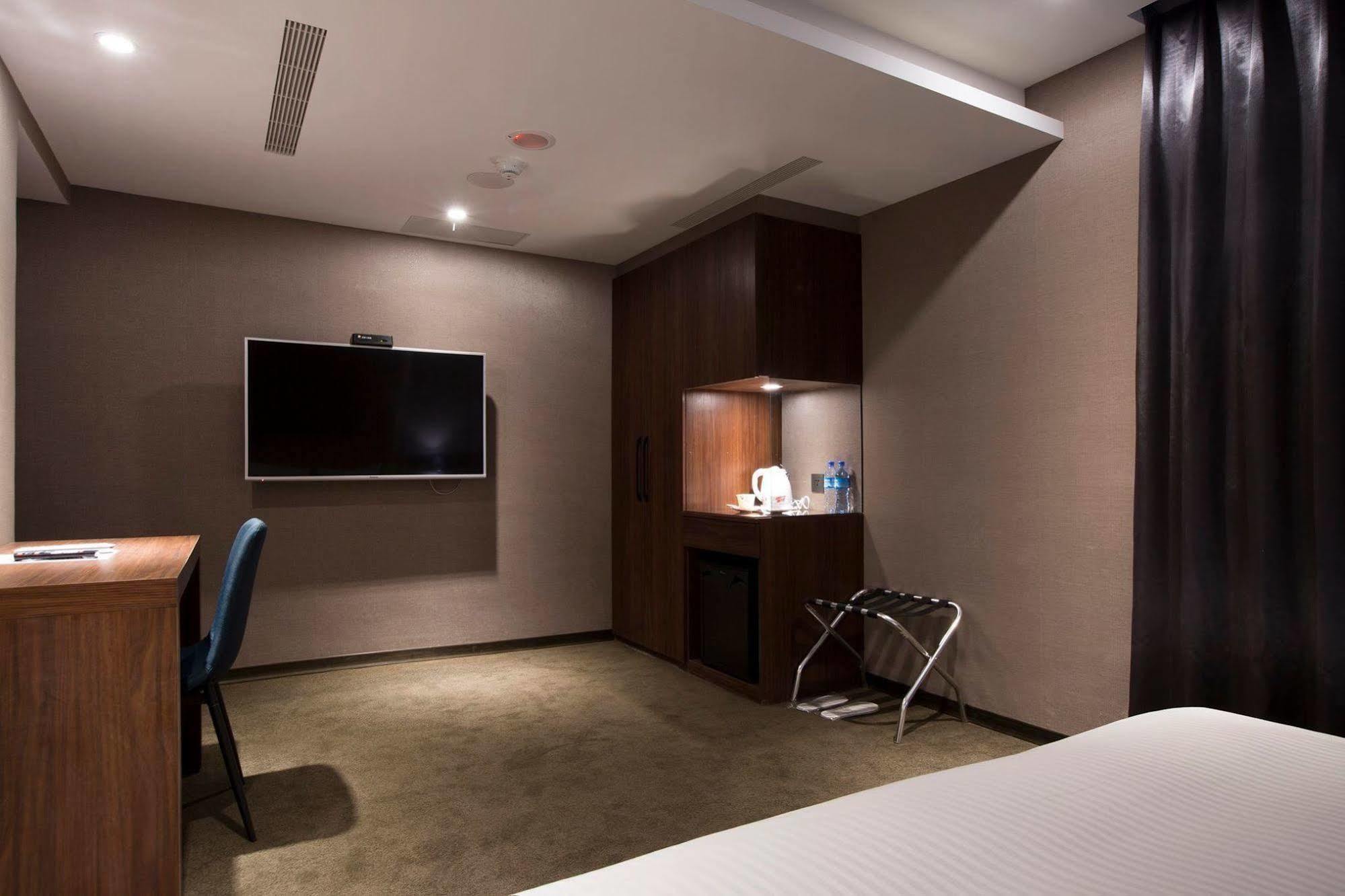 Noble Hotel Taipei Bagian luar foto
