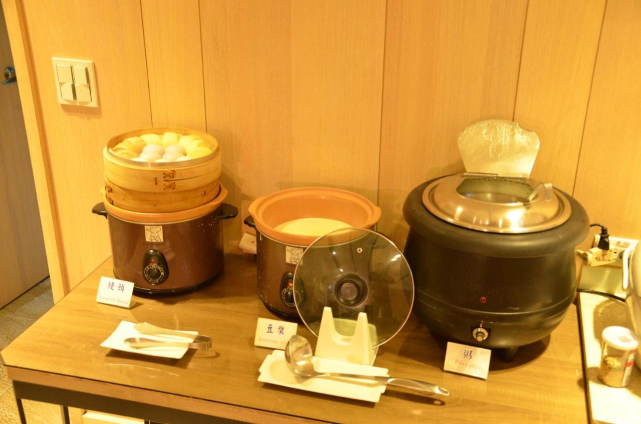 Noble Hotel Taipei Bagian luar foto