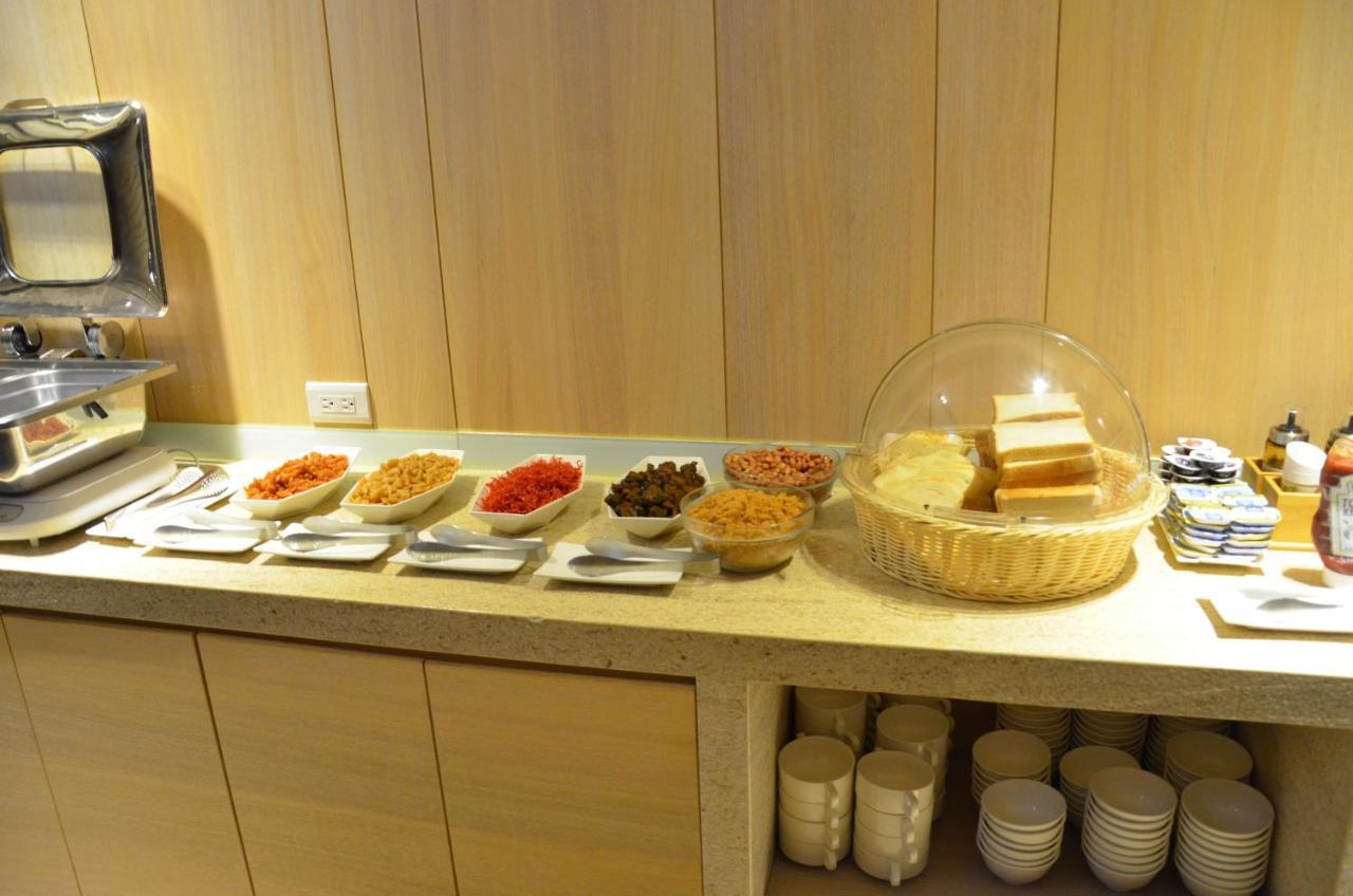 Noble Hotel Taipei Bagian luar foto