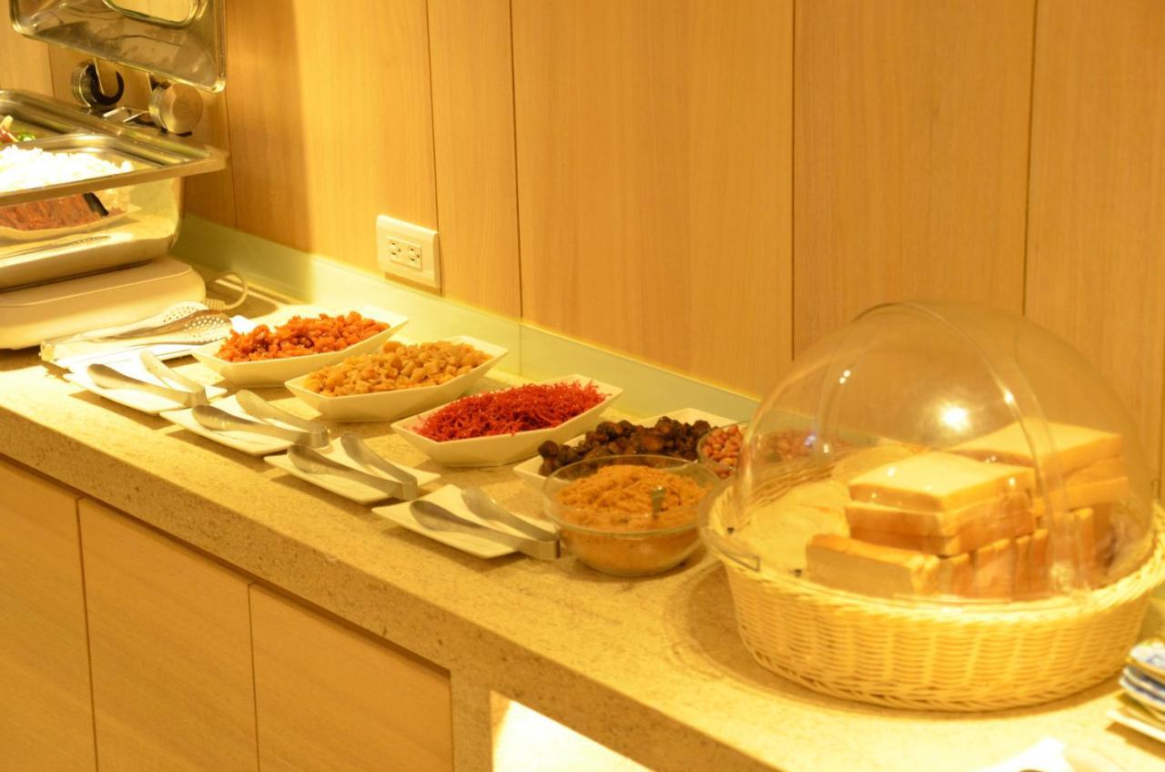 Noble Hotel Taipei Bagian luar foto